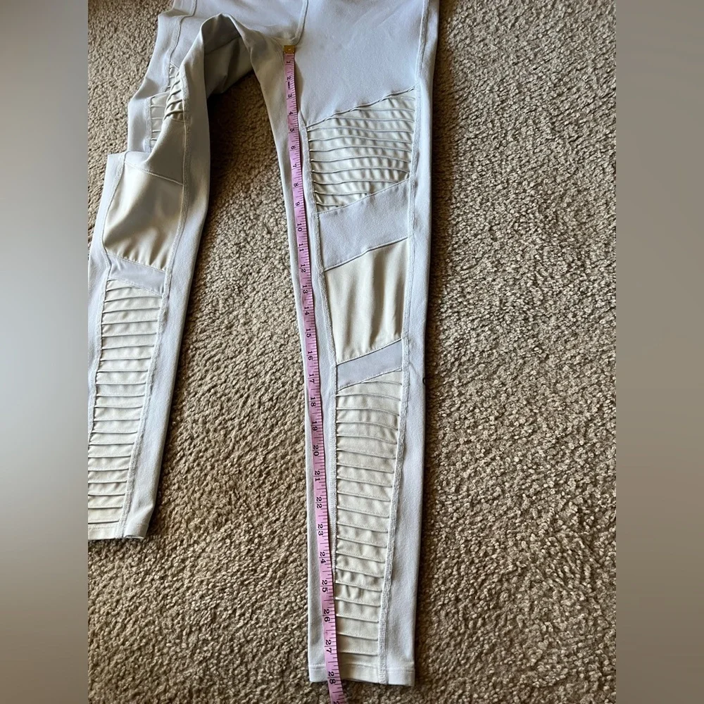 Alo Yoga Moto Leggings in Light Gray Sz Small